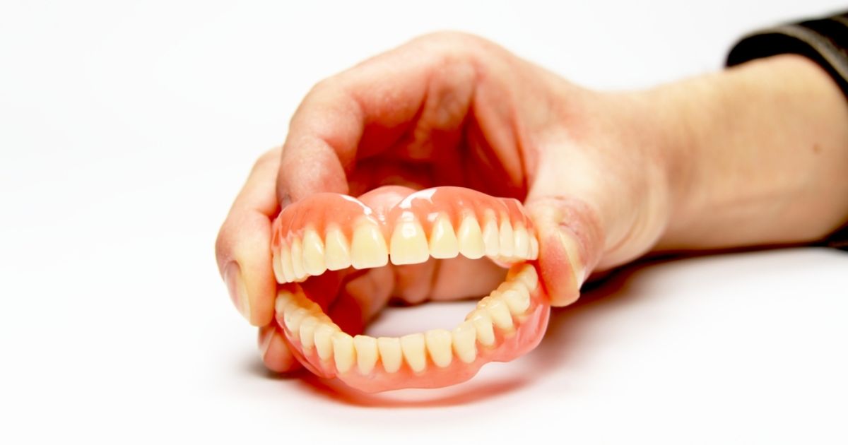 What To Expect When Getting Dentures